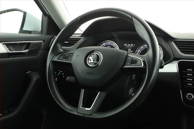 Škoda Superb (2020) iV 1.4 TSI PHEV - fotka 8 z 20