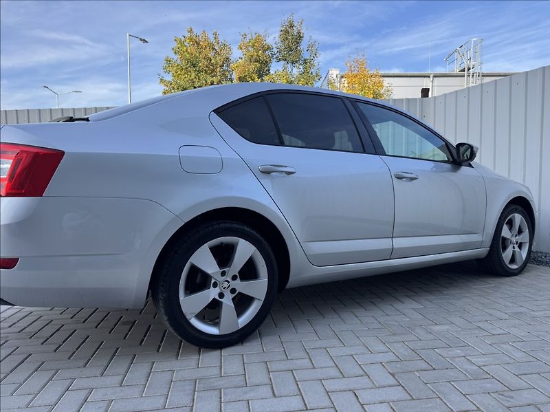 Škoda Octavia 2,0 TDI STYLE 2.maj. původ ČR - fotka 17 z 50