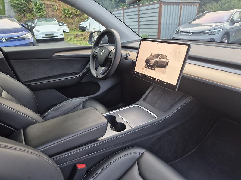 Tesla Model Y ZAMLUVENO ! - fotka 40 z 49