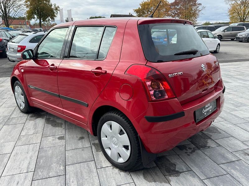 Suzuki Swift (2009) 1,3 i 66 Kw 4x4 - fotka 7 z 28