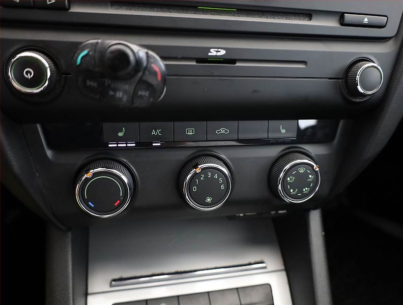 Škoda Octavia (2013) 1.8 TSI, Tempomat - fotka 9 z 18