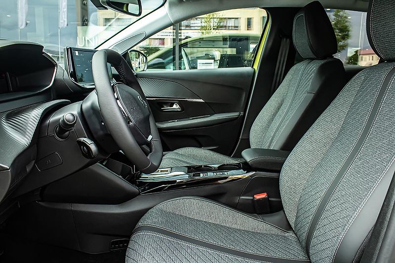 Peugeot 208 (2026) ALLURE Elektromotor 100 - fotka 11 z 19