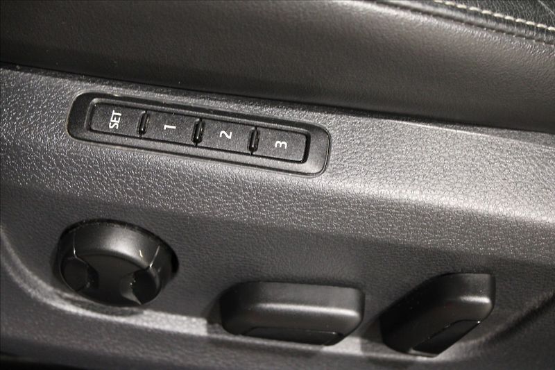Škoda Superb 2,0 TDI DSG 140KW Sportline - fotka 17 z 37