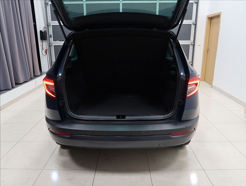 Škoda Karoq 1,5 TSI ČR 1. MAJ NAVI 2x ALU - fotka 39 z 45