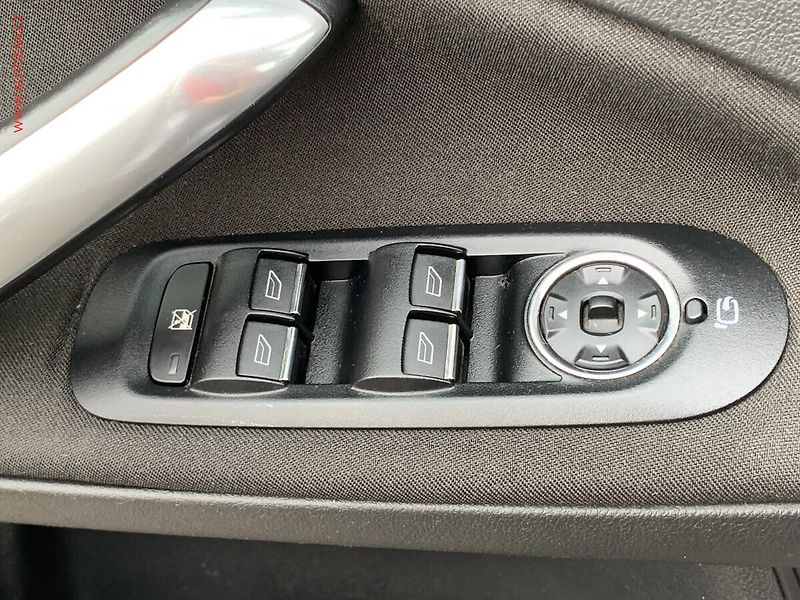 Ford Mondeo (2008) 1.6i, AC, park.asist - fotka 16 z 18