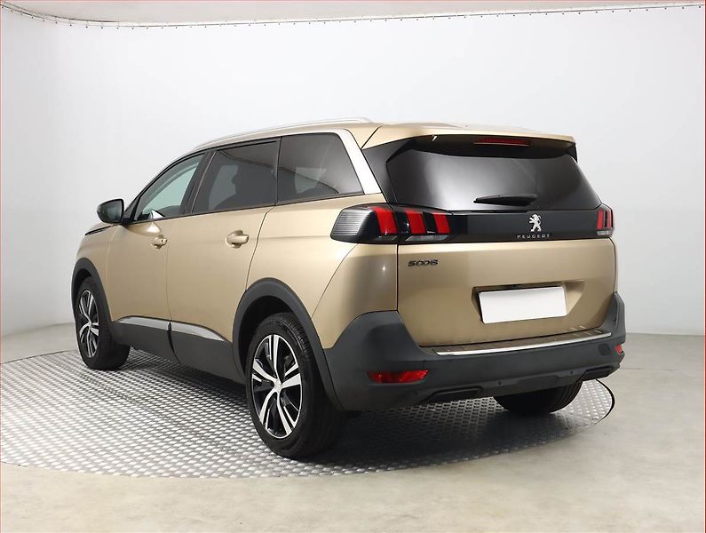 Peugeot 5008 (2018) Allure PureTech 130, 7 míst - fotka 4 z 20