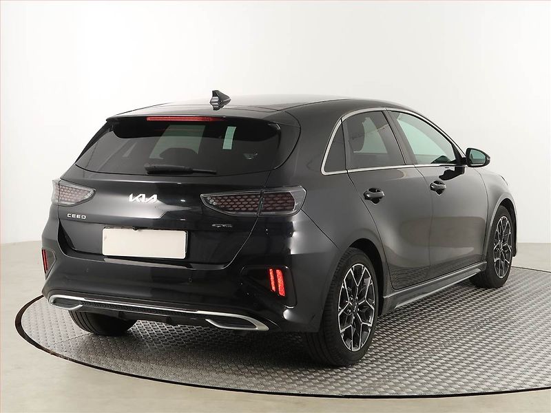 Kia Ceed (2021) GT Line 1.5 T-GDI, Serv.kniha - fotka 5 z 17