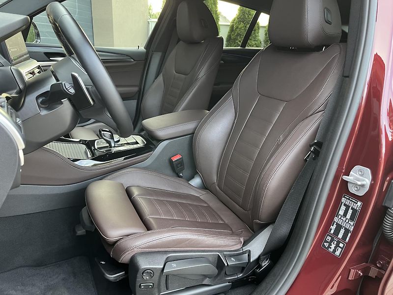 BMW X4 (2024) 3,0xD ///M 210Kw,TZ,webas,ACC - fotka 16 z 47