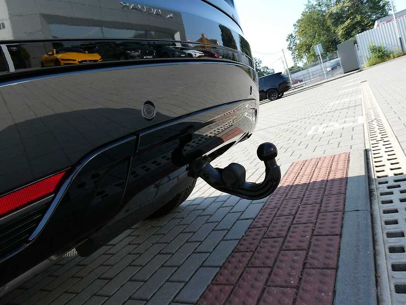 Land Rover Range Rover Velar 3,0 Dynamic SE D300 - fotka 38 z 40