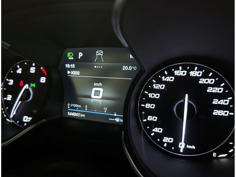Alfa Romeo Stelvio (2017) 2.0T 280k AT8 ZF Q4 4x4 First - fotka 13 z 17