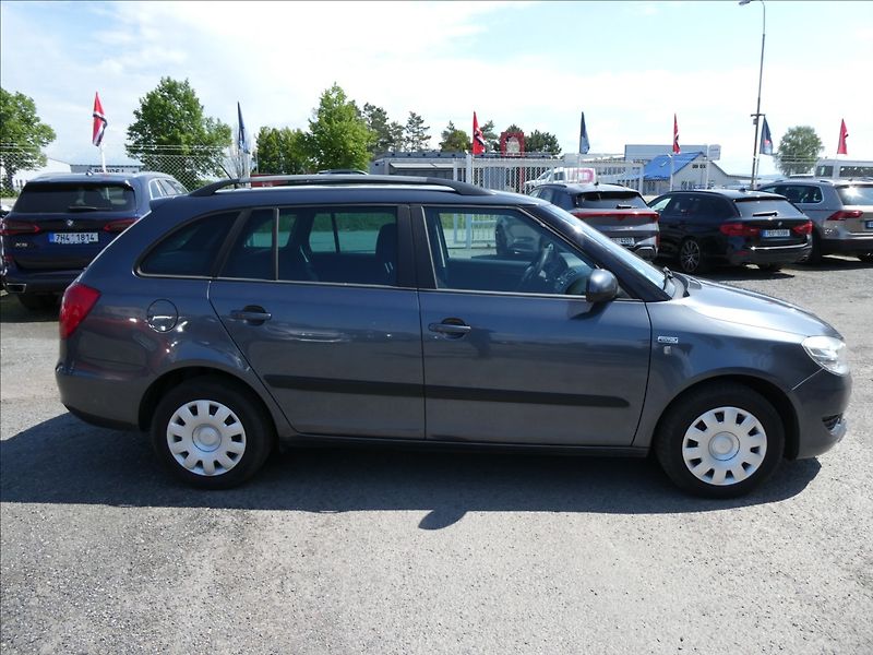 Škoda Fabia 1,2 TSi po servise,auto klima - fotka 2 z 48