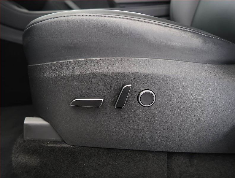 Tesla Model Y (2023) Long Range AWD 79kWh, SoH 93% - fotka 30 z 33