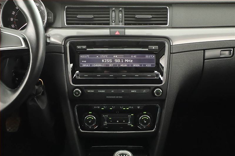 Škoda Superb (2015) 2.0 TDI, Serv.kniha, Bi-Xenony - fotka 9 z 15