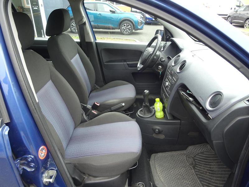 Ford Fusion (2007) 1.4 Trend - fotka 12 z 17