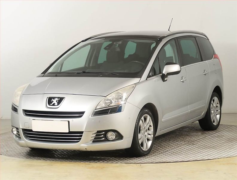 Peugeot 5008 (2011) 2.0 HDI, Navi, Tempomat - fotka 2 z 25