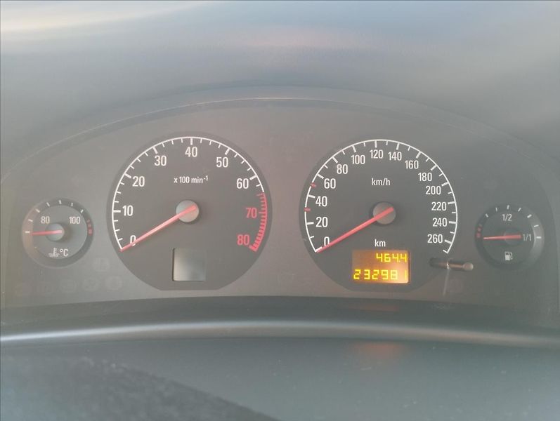 Opel Vectra 1,8 i 90KW - fotka 11 z 16
