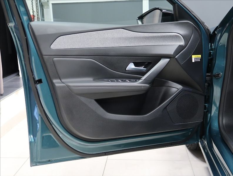 Peugeot 308 1,2 PT AT ALLURE NAVI KAMERA - fotka 7 z 42