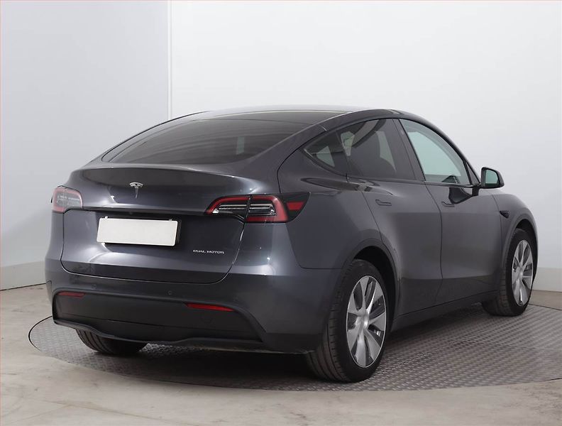 Tesla Model Y (2022) Long Range AWD 79kWh, SoH 89% - fotka 5 z 24