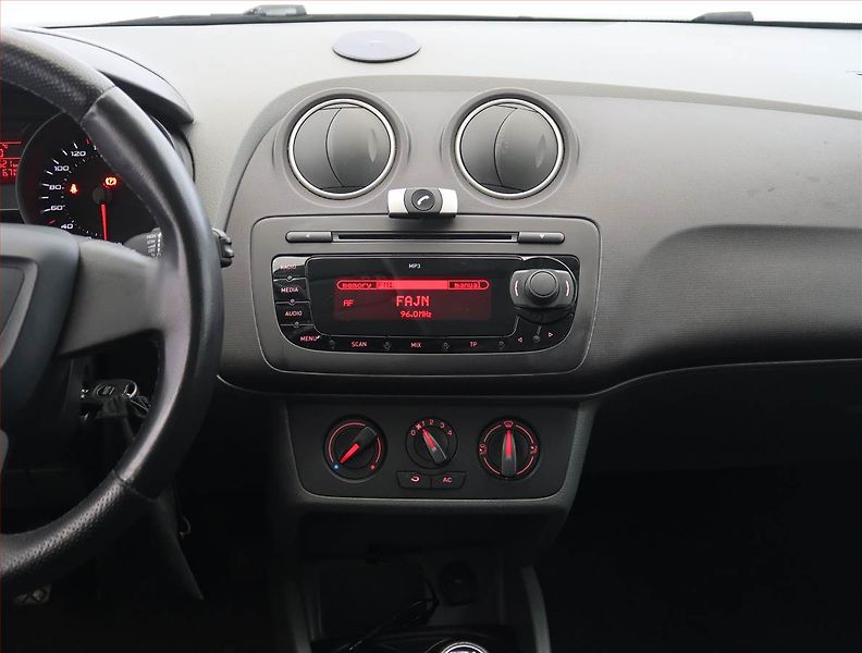 Seat Ibiza (2011) 1.2 TDI, nová STK, pěkný stav - fotka 12 z 17