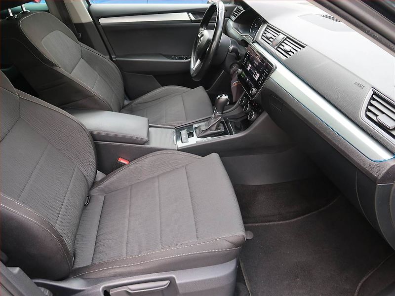 Škoda Superb (2019) 2.0 TDI, Automat, Navi - fotka 9 z 23
