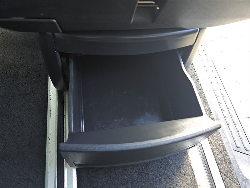 Volkswagen Multivan 2,0 TDi 110 KW Bully 7 míst TZ - fotka 32 z 52