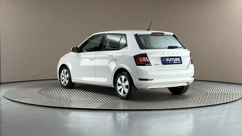 Škoda Fabia 1.0 TSI Active - fotka 2 z 23