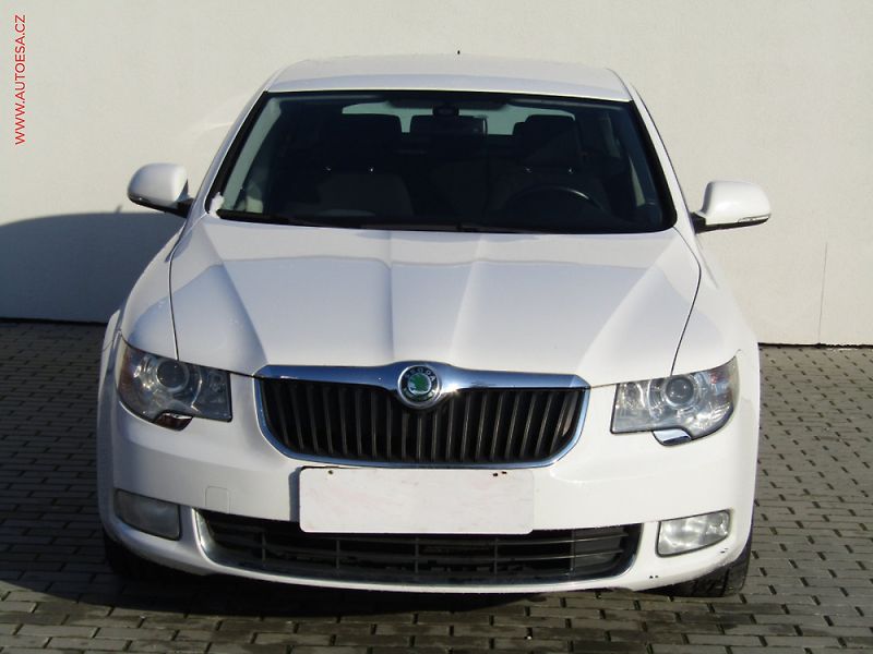 Škoda Superb (2012) 2.0 TDi, Elegance, DSG - fotka 2 z 3