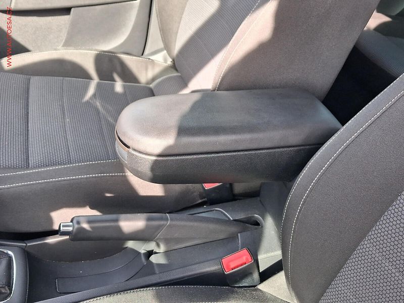Škoda Rapid (2014) 1.6 TDi, ČR, Elegance - fotka 18 z 20