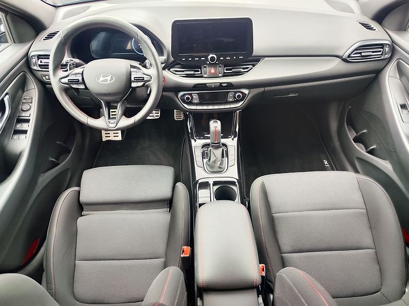 Hyundai i30 1.5 T-GDI/103kW N-Line DCT - fotka 13 z 36