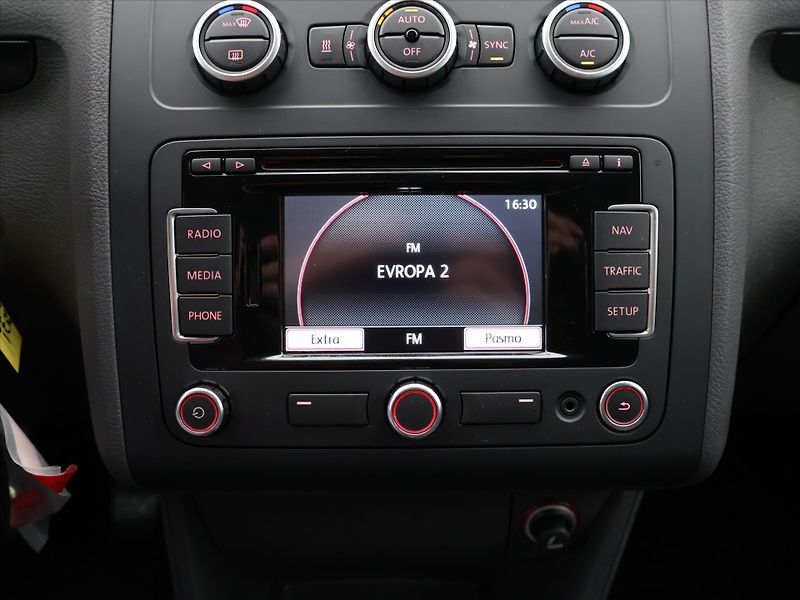Volkswagen Touran 2,0 TDI 103kW Highline Tažné - fotka 18 z 27