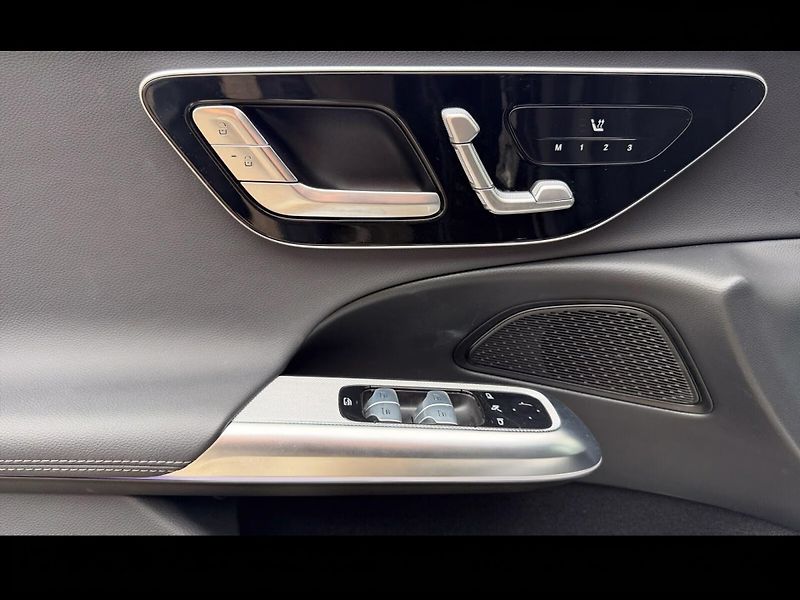 Mercedes-Benz Třídy E 220d AMG 360 Distronic DIGI.Li - fotka 7 z 12