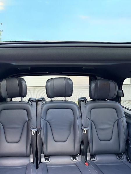 Mercedes-Benz Třídy V (2023) V300d L LUX 6/7+1 PANO 4M - fotka 12 z 21