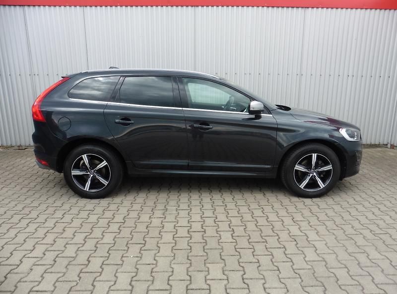 Volvo XC60 2.4 D5 R-Design AWD A/T Navi - fotka 5 z 15