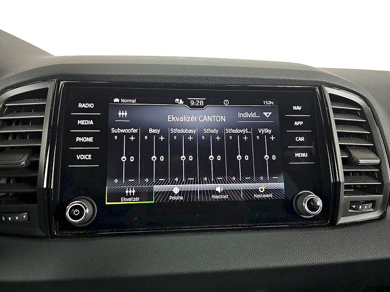 Škoda Karoq (2025) 2.0TSi 4X4 140kW SPORTLINE TAŽ - fotka 24 z 34