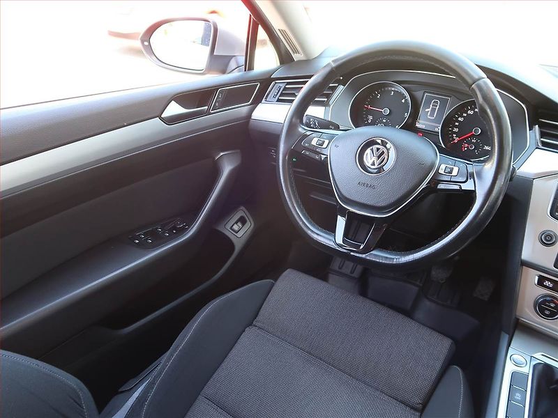 Volkswagen Passat (2015) Comfortline 2.0 TDI, Navi - fotka 7 z 18