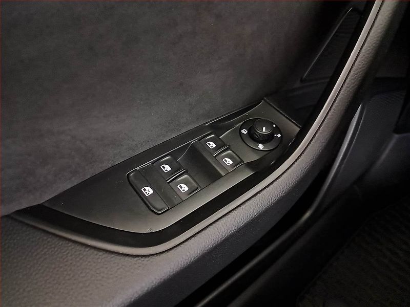 Škoda Superb (2018) Sportline 2.0 TDI, Automat - fotka 17 z 27