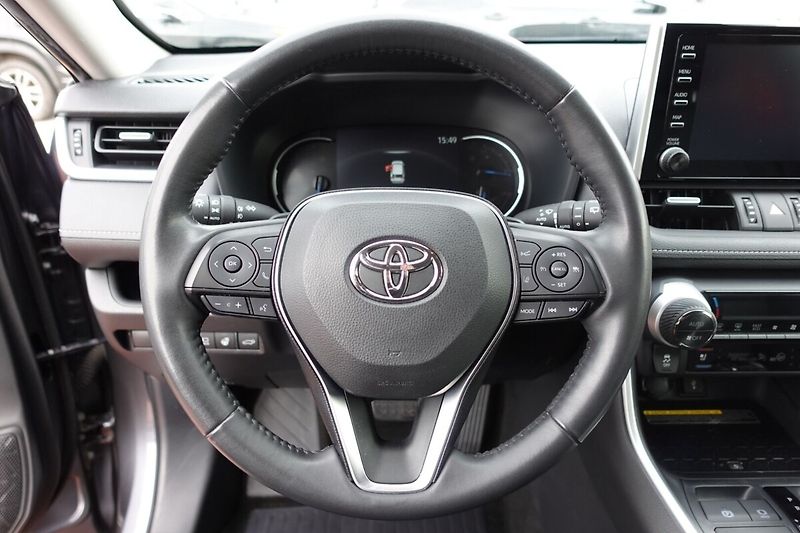 Toyota RAV4 2.5 HEV Executive 4x4 - fotka 20 z 34