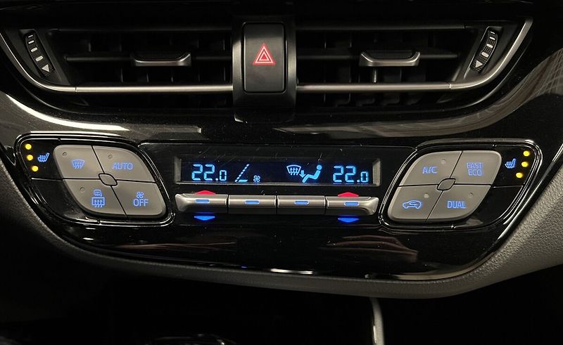 Toyota C-HR 1,8 Hybrid AT Selection - fotka 6 z 16