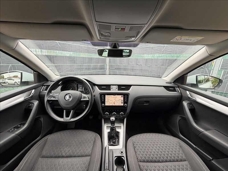 Škoda Octavia 2.0 TDI Drive/LED - fotka 8 z 15