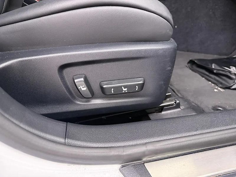 Lexus IS 300h 2.5F SportLine 162kW Ventilace - fotka 11 z 15