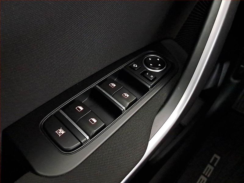 Kia Ceed (2023) Exclusive 1.5 T-GDI, ČR,1.maj - fotka 16 z 18