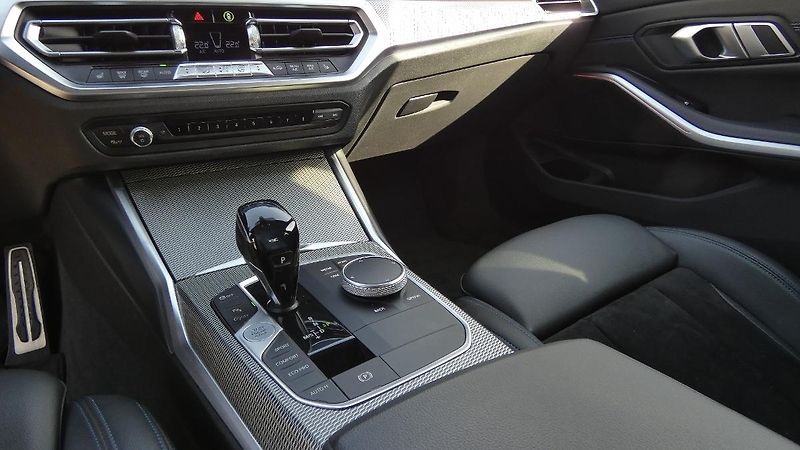 BMW Řada 3 330i xDrive M Sport - fotka 6 z 21