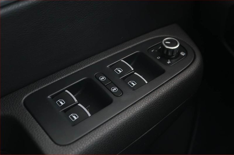 Volkswagen Sharan (2013) 2.0 TDI BMT, Kůže, Navi - fotka 15 z 18