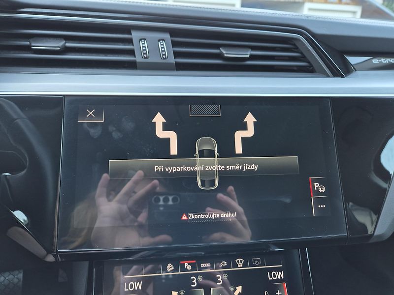 Audi e-tron SPORTBACK 300kw SOH 97,2% - fotka 29 z 45