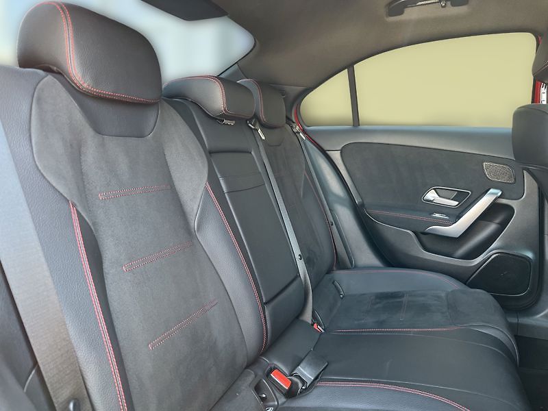 Mercedes-Benz Třídy A A-Třída 180d sedan AMG Line Ni - fotka 19 z 20