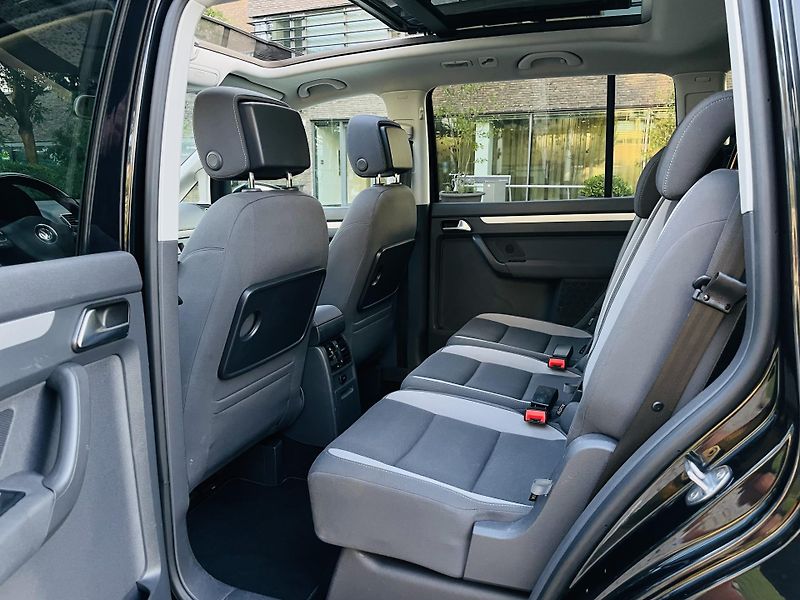 Volkswagen Touran 2.0TD MAN 7MÍST SERVISKA TAŽNÉ - fotka 30 z 48