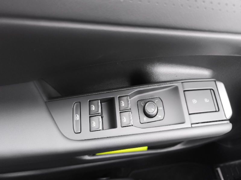 Volkswagen T-Roc R-Line 1,5 eTSI 110 kW 7DSG - fotka 17 z 22