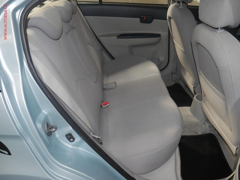 Hyundai Accent (2008) 1.4i, ČR, AC, zmk.řazení - fotka 11 z 15