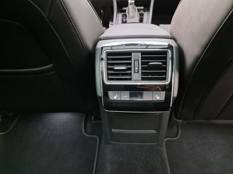 Škoda Superb 2.0 TDI 4x4 Scout - fotka 24 z 29