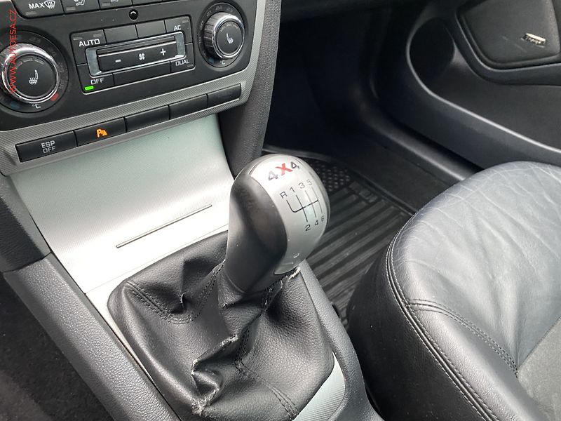 Škoda Octavia (2008) 2.0TDi 4x4, Elegance, xenon - fotka 18 z 18